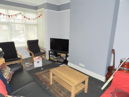 4 bedroom terraced house to rent - Photo 1