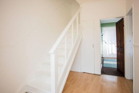 3 Bed Flat, Kerbey Street, E14 - Photo 3