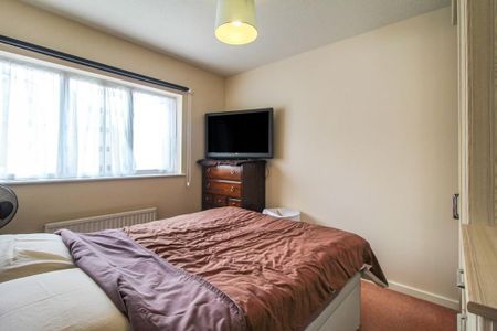 4 bedroom detached house to rent - Photo 3