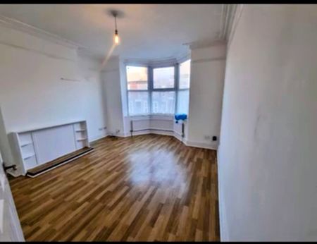 3 Bed Terraced House, Elmham Road, S9 - Photo 2