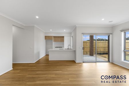 15 Buttercup Crescent, Armstrong Creek VIC 3217 - House For Rent | Domain - Photo 2