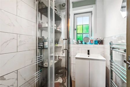 3 bedroom flat in Kentish Town - Photo 5