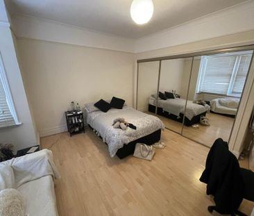 3 bedroom flat to rent - Photo 4