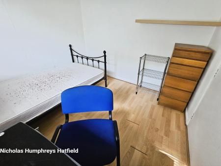 High Dells, Hatfield, AL10 - Photo 2