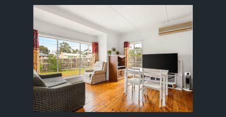 Three Bedroom Home with Spacious Yard - Photo 2