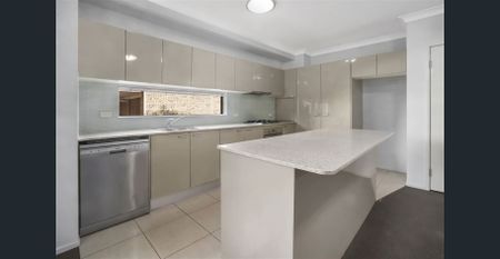 Spacious Ground Floor 2 Bedroom Apartment with Large Balcony plus Private Courtyard - Photo 5