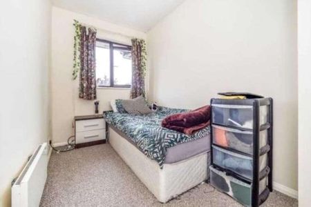 Waterside Close, Barking, IG11 - Photo 3