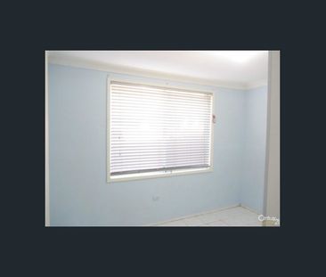 CHARMING BRICK VENEER HOUSE - Photo 6