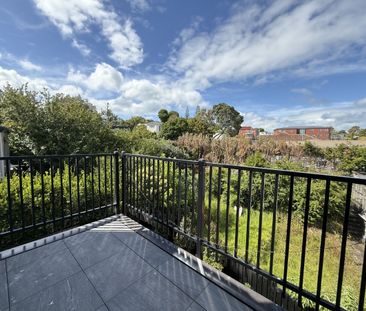 Amazing 2-bedroom apartment with a view - Photo 1