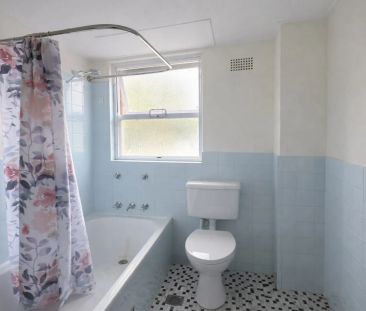 Comfortable Apartment Living in a Boutique Croydon Complex - Photo 2