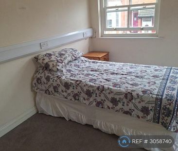 1 bedroom in a house share to rent - Photo 3