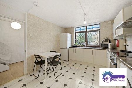 3 Bedroom Flat To Rent - Photo 5