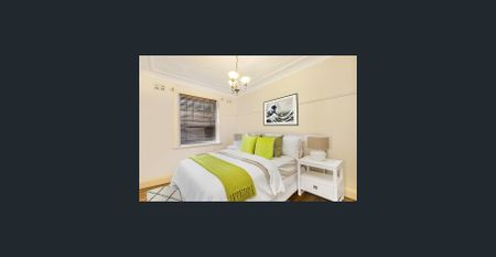 PRIME INNER-CITY LOCATION - CLASSIC ART DECO CHARM - Photo 2