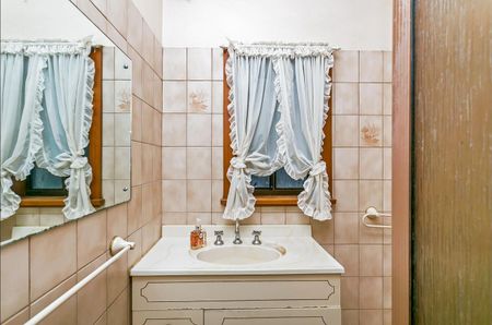 Spacious Family Home Close to West Lakes Shopping - Photo 5