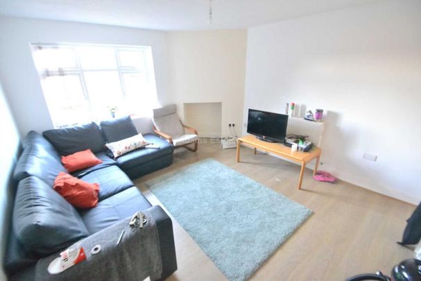 5 bedroom semi-detached house to rent - Photo 1