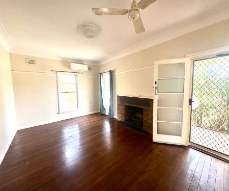 Charming two bedroom home - Photo 2