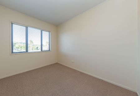 4-BEDROOM IN EAST TAMAKI - Photo 5