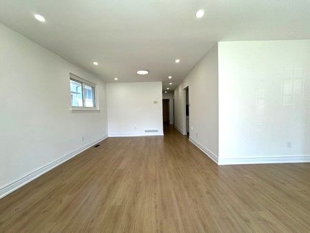 For Lease - 8 Devins Drive Unit# Main Floor, Aurora, Ontario - Photo 3