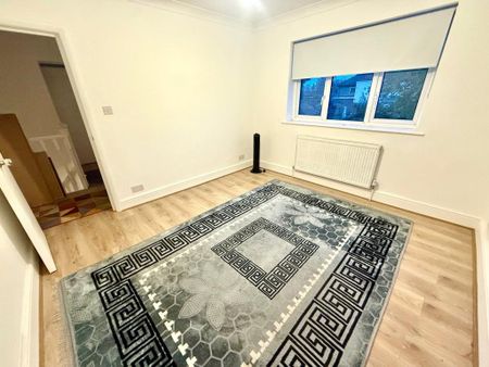 1 bedroom in a house share to rent - Photo 2