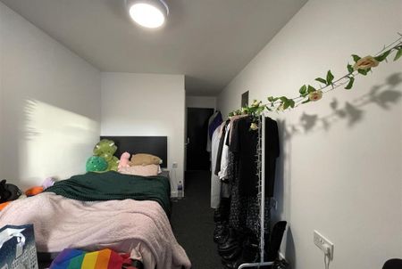 3 bedroom flat to rent - Photo 4