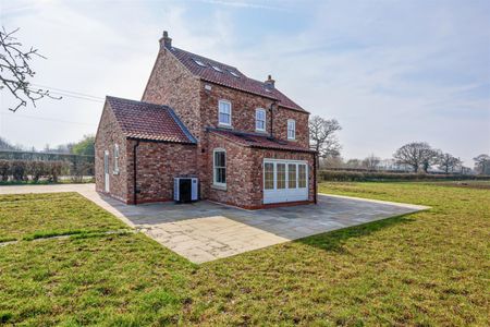 4 bedroom House To Let - Photo 3