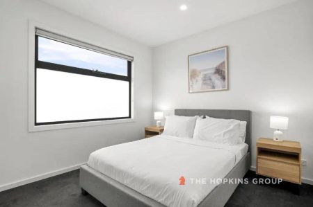 “Fully Furnished 2-Bedroom Townhouse in Prime Essendon Location” - Photo 5