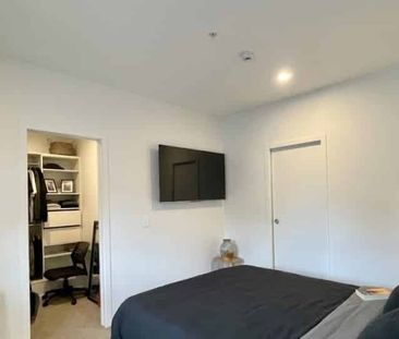 Modern Two Bedroom + Two Bathroom - Photo 2