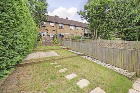 2 bedroom maisonette to rent - Photo 3