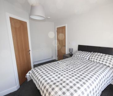 1 bedroom in a house share to rent - Photo 2