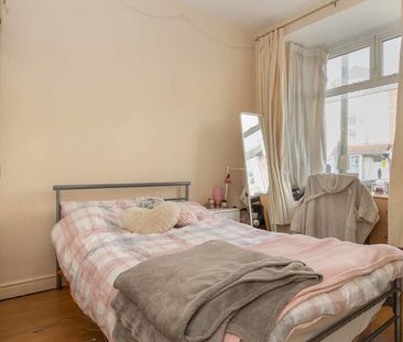198 Dawlish Road - Photo 2