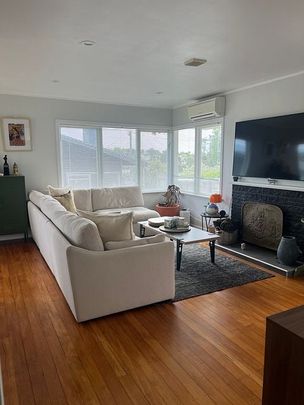 Charming 2 BR + 1 STUDY Birkdale Retreat w/ Garden - Photo 1