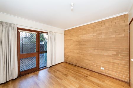 Cosy Ground Floor Lyneham Apartment - Photo 4