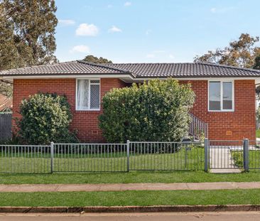 Comfortable 3-Bedroom Home in a Quiet Bidwill Location!! - Photo 3