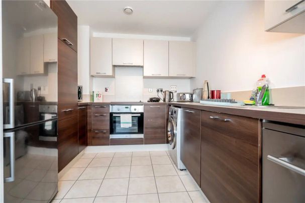 3 bedroom flat - Photo 1