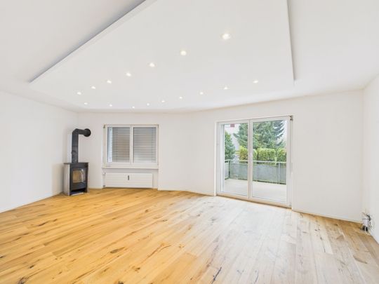 Modernly renovated 4.5-room apartment with terrace and Swedish stove in Flawil - Photo 1