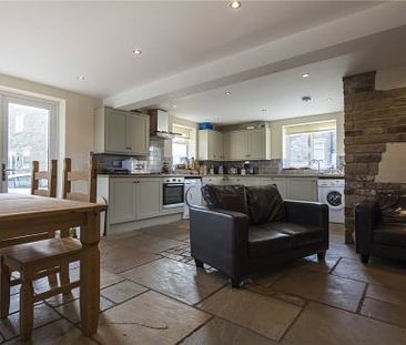 6 Highfields, Huddersfield, HD1 - Photo 2