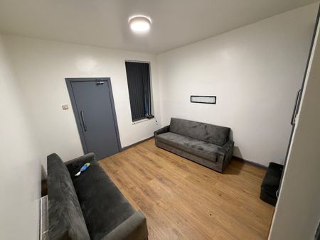 Room in a Shared House, James Turner Street, B18 - Photo 2