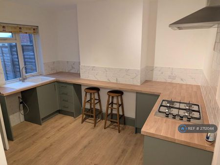 3 bedroom terraced house to rent - Photo 4