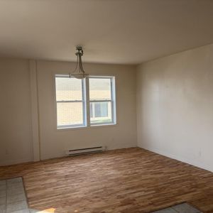 🏠 GRAND 4½ RÉNOVÉ — 2 CHAMBRES FERMÉES — SEPTEMBRE OFFERT - Photo 2