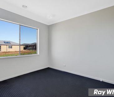 Family Living Made Easy in the Heart of Tarneit! - Photo 5