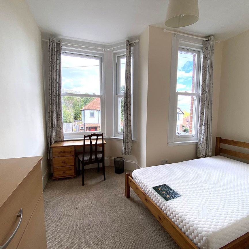 St Thomas Hill, Canterbury - Photo 1