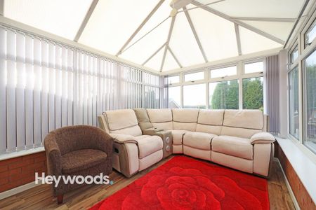 4 bedroom detached house to rent - Photo 2