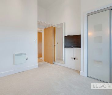 Flat to rent on - Photo 1