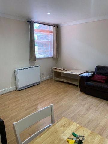 3 bedroom flat to rent - Photo 2