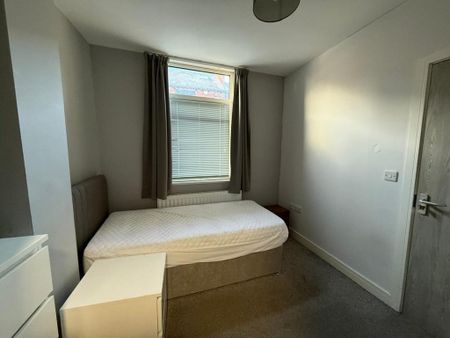 1 bedroom in a house share to rent - Photo 4