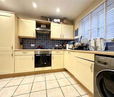 3 bedroom end of terrace house to rent - Photo 4