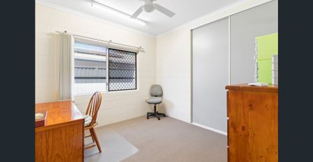 Spacious & Secure Family Home in Mount Sheridan - Photo 2