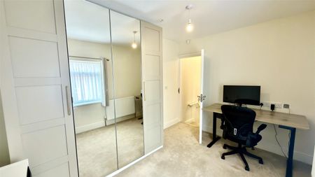 3 bedroom House To Let - Photo 5