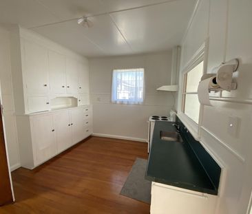 Family-Friendly 3-Bedroom House, Easy-Care Section - Photo 5