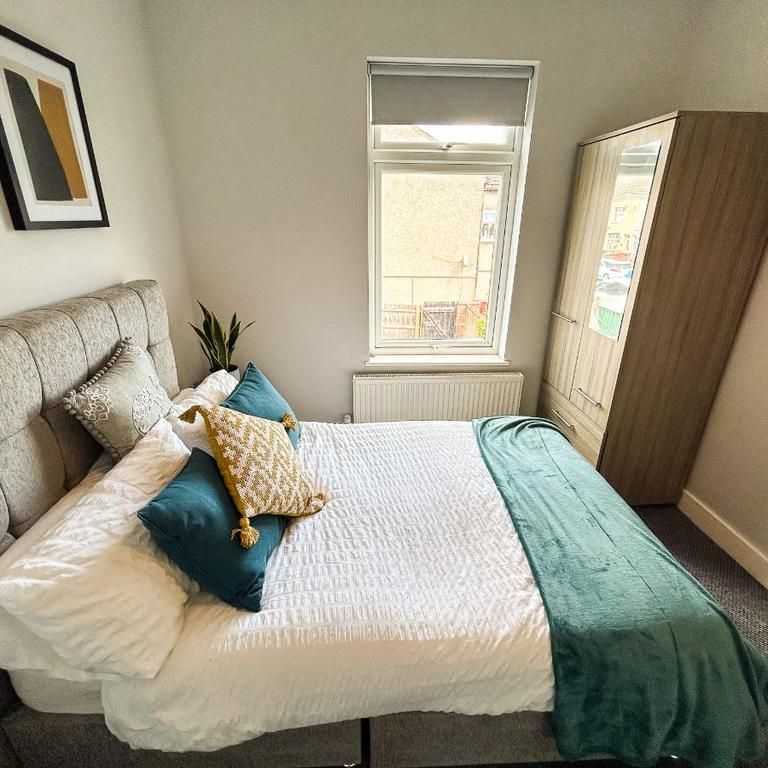 1 bedroom in a house share to rent - Photo 1